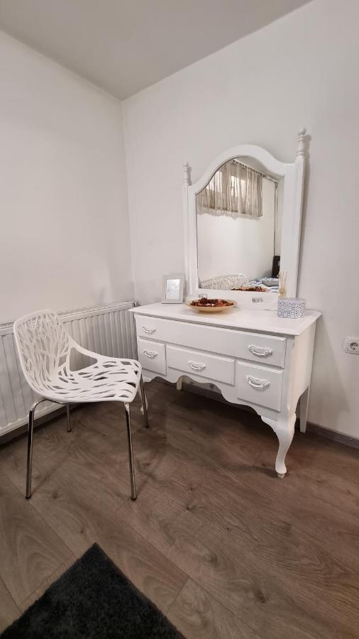 Apartma *** 