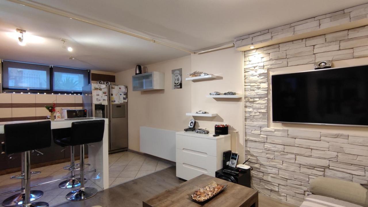 Apartma *** 